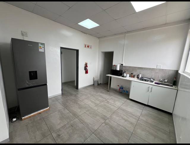 600M² WAREHOUSE TO LET IN FERNDALE